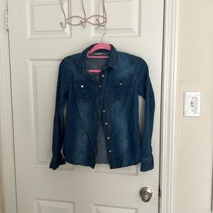 Excellent condition long sleeve shirt - Guess!